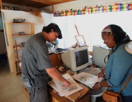 S2794 - Gerhard Marx teaching Eunice how to draw plants