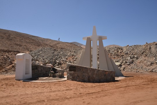 S2902b Mina San Jose - Monument for the miners who were trapped here in 2010.